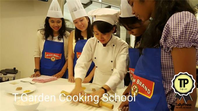 Madam Ooi - T-garden Cooking School