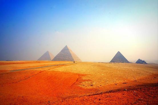 七大奇迹 - 金字塔位于开罗